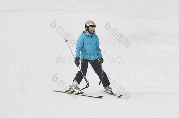 小孩滑雪的人学问怎样向滑雪.冬运动