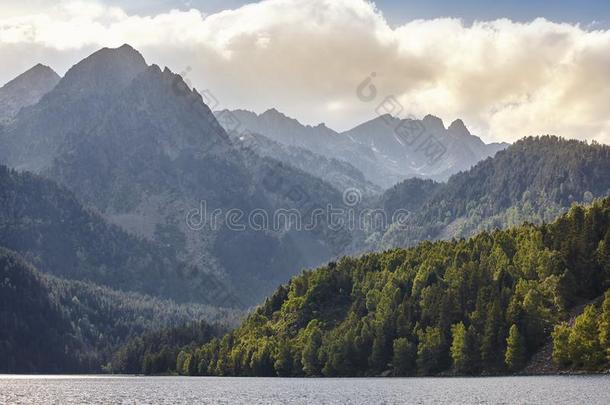 艾格河错误国家的公园森林风景.桑特Saint的变体莫里西湖