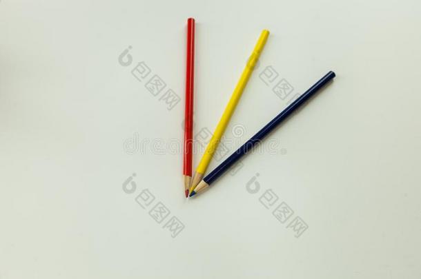 num.三地图色彩铅笔扇出局红色的黄色的和黑的