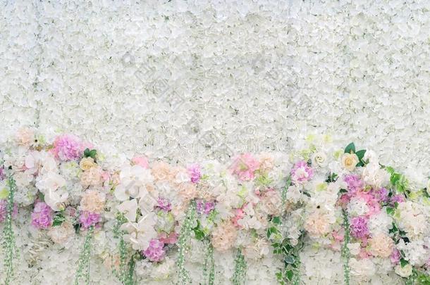 婚礼背景幕布和花