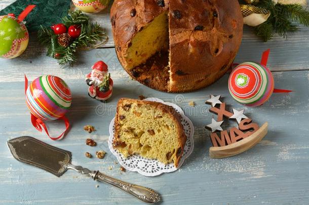 意大利节日糕点-传统的意大利人圣诞节蛋糕-米兰尼斯经编织物阿蒂萨