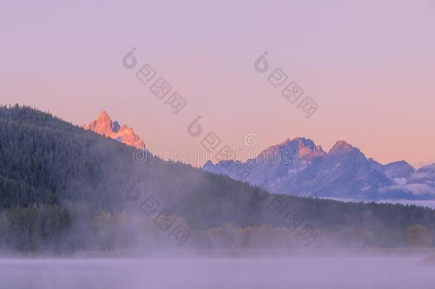 风景优美的提顿族人落下风景在日出