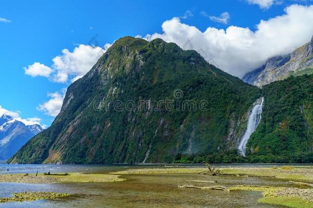 大的瀑布在米尔福德声音,峡湾,新的西兰岛23