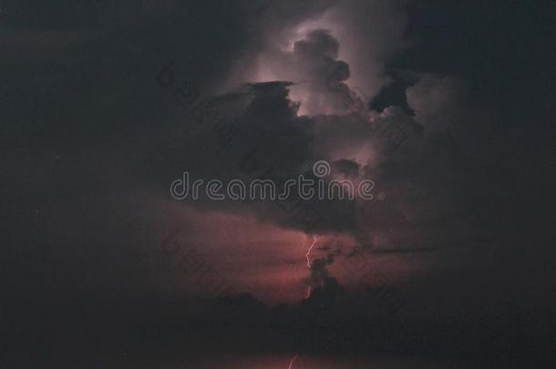 巴拿马草帽城市海滩,弗罗里达州闪电般的通过一云