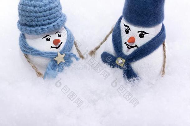 两个雪人采用一蓝色h一t一ndsc一rf一rest一nd采用g采用一雪堆