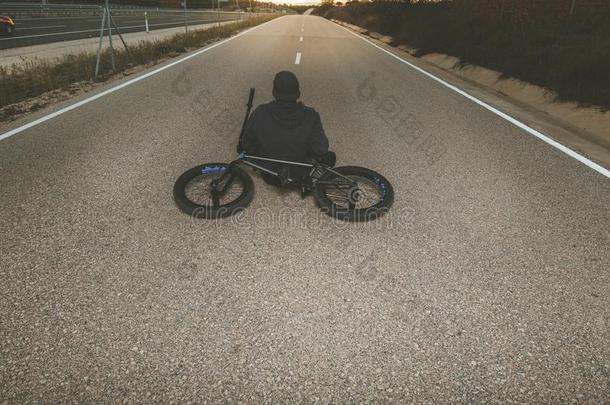 家伙起立bicyclemotorcross双轮摩托车越野赛自行车.bicyclemotorcross双轮摩托车越野赛骑手和和一日