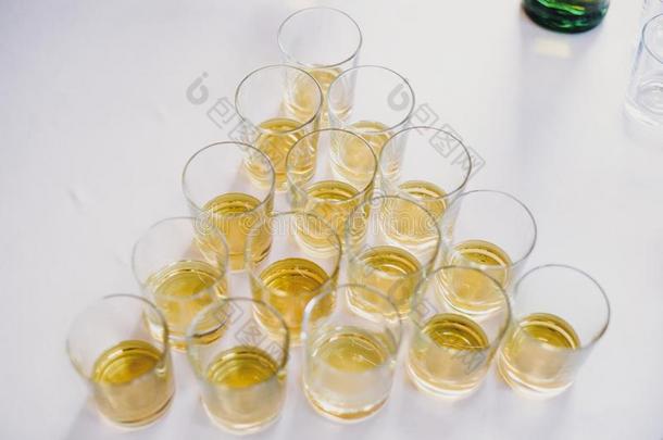 威士忌酒行向表社交聚会在婚礼recepti向.威士忌酒采用玻璃