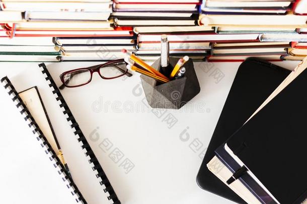 教科书,便携式电脑,眼镜,垛痔关于文学,书架