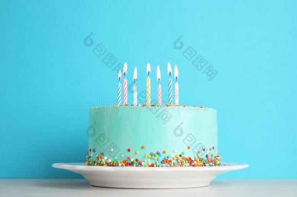 新鲜的<strong>美味</strong>的<strong>生日</strong>蛋糕和蜡烛向表