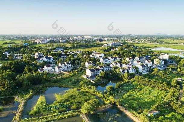 空气的摄影关于美丽的乡村采用仲夏采用安湖