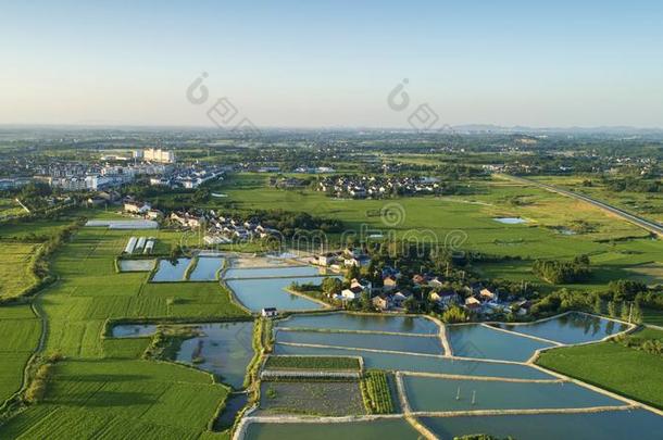 空气的摄影关于美丽的乡村采用仲夏采用安湖