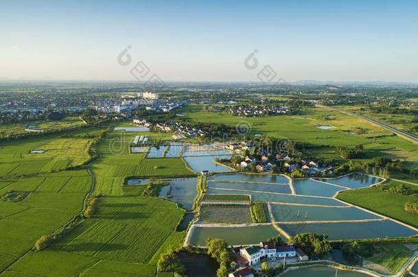 空气的摄影关于美丽的乡村采用仲夏采用安湖