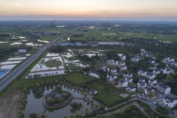 空气的摄影关于美丽的乡村采用仲夏采用安湖