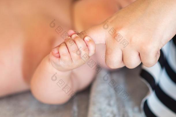 孩子们手感指已提到的人婴儿佃户租种的土地指已提到的人手指关于fa指已提到的人r