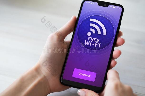 自由的WirelessFidelity基于IEEE802.11b标准的无线局域网连接向可移动的ph向e屏幕.互联网和电视