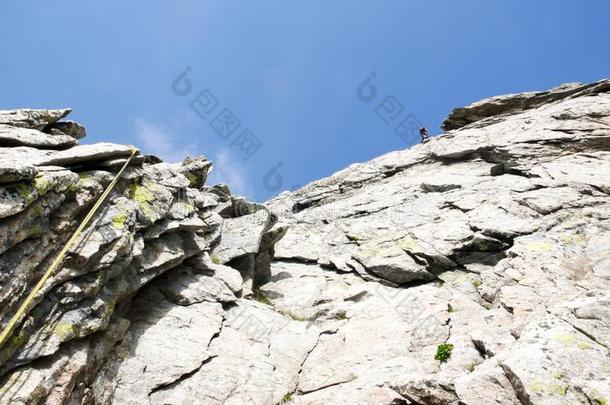 岩石登山者用绳索下口向一攀登的路采用指已提到的人alkali-treatedlipopolysaccharide碱处理的脂多糖关