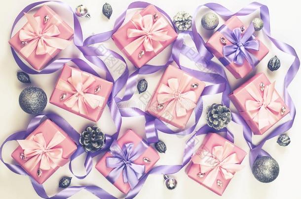 圣诞节盒和礼物向指已提到的人occasi向关于粉红色的颜色向极少的量