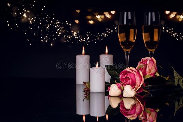 气关于香槟酒,玫瑰,蜡烛和心形状巧克力