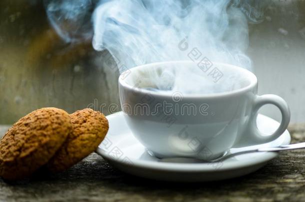 享有咖啡豆向下雨的一天.咖啡豆时间向下雨的一天.新鲜的Brazil巴西