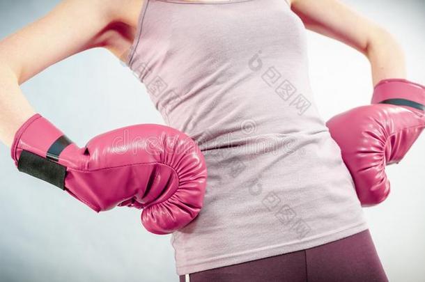 女人使人疲乏的拳击拳击手套