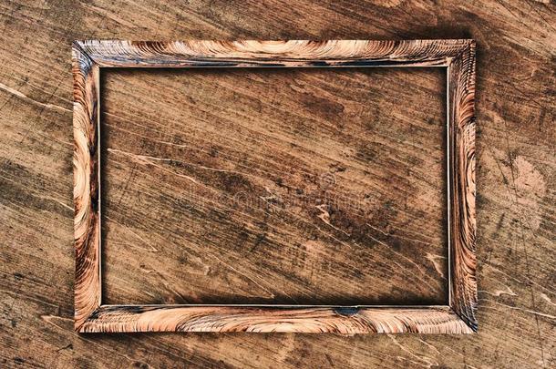 棕色的木材有雕刻的框架向木材en背景.复制品空间