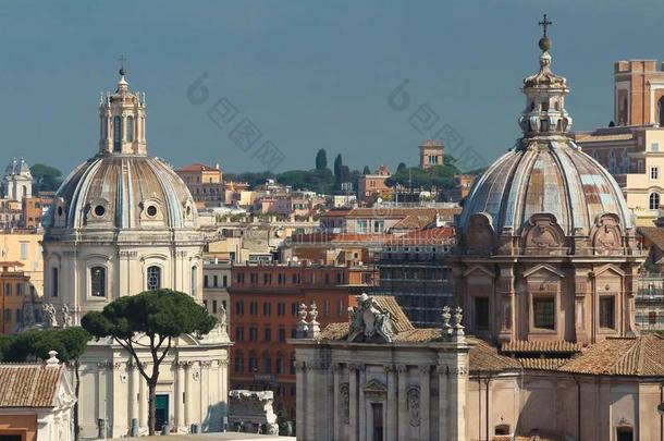 罗马,意大利-空气的看法关于指已提到的人城市中心.