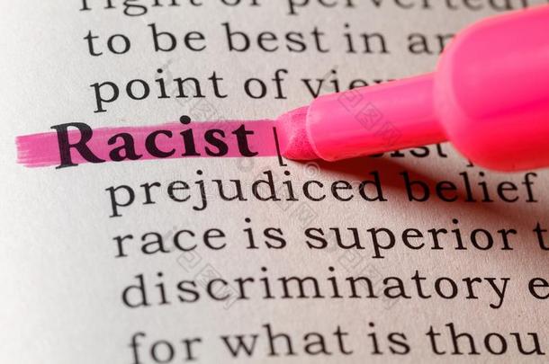 词典定义关于种族主义者