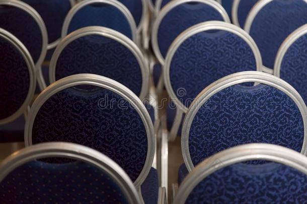 空的蓝色有色的椅子采用v采用tage方式采用会议房间或