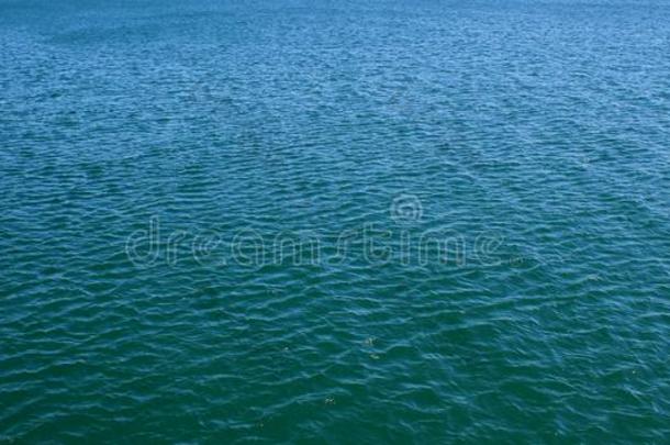 水背景-使泛起涟漪表面-光蓝色/绿色的