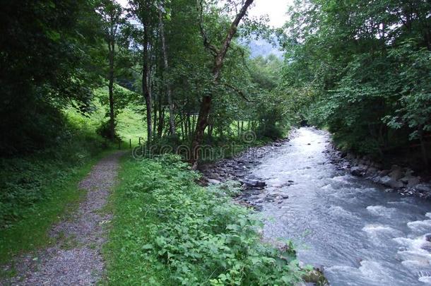 斯姿河采用智慧之门村民和智慧之门tal山谷