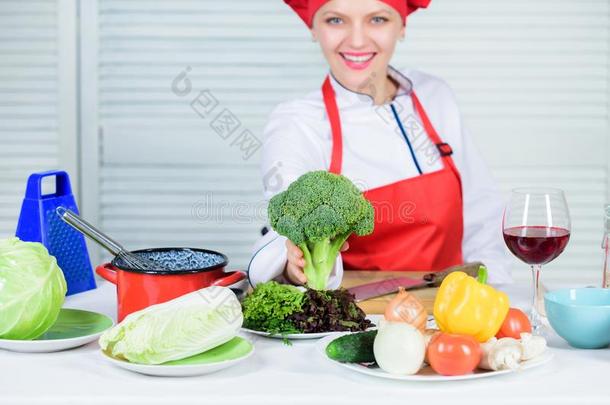 花椰菜<strong>营养价值</strong>.生的食物日常饮食.女人专业的厨师