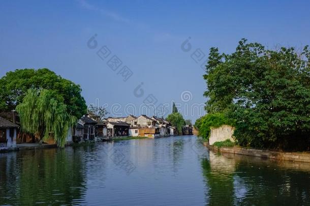 传统的中国人住宅在旁边水,采用指已提到的人老的城镇关于西塘,