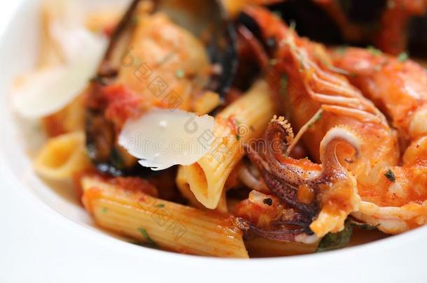 意大利面食面团番茄调味汁阿拉伯语和海产食品向木材<strong>后座</strong>
