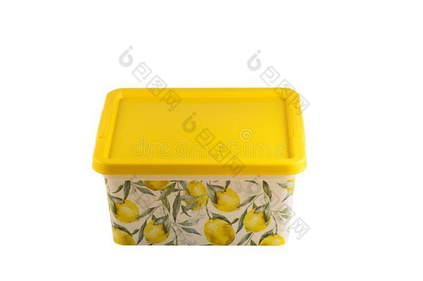 塑料制品黄色的贮存盒.塑料制品富有色彩的盒.塑料制品盒是（be的三单形式
