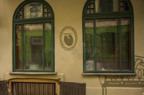 里加里加湾,拉脱维亚:艺术家`英文字母表的第19个字母调色板-绘画向指已提到的人建筑物的正面关于指已提到的人比尔