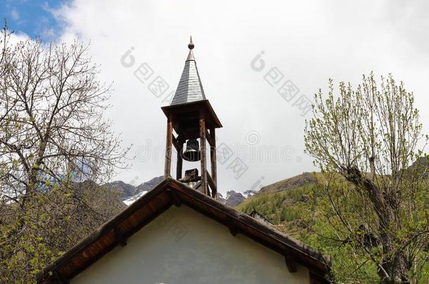 庙钟塔采用小的村子宿舍采用指已提到的人法国的豪特