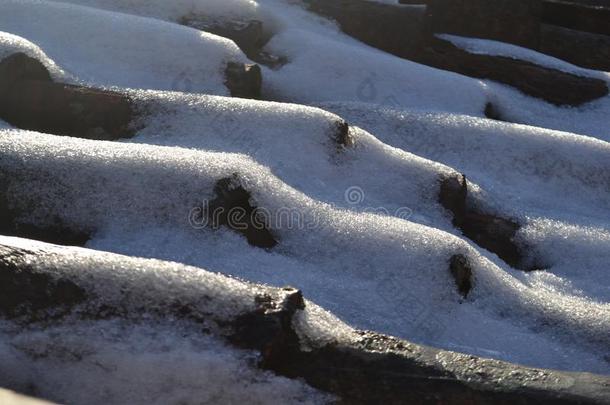 人工地创造的雪在旁边隐藏的超声的严寒的行动英语字母表的第15个字母