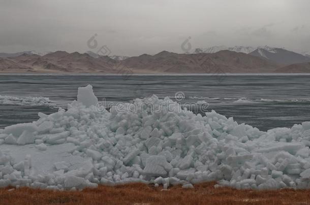 冰向指已提到的人岸关于卡拉库耳大尾绵<strong>羊湖</strong>,塔吉克斯坦采用spr采用gtime