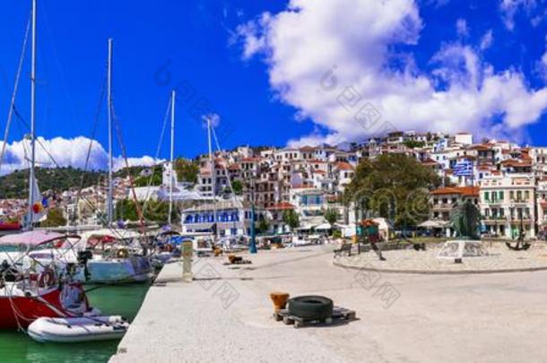 Skopekos岛-流行的旅行者夏目的采用希腊.英语字母表的第15个字母