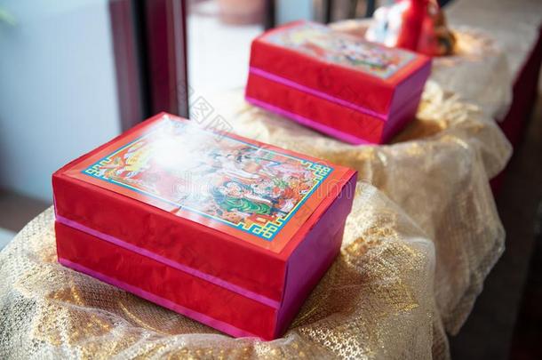 红色的粉红色的赠品盒为中国人新的年