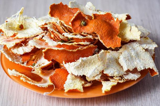 干燥的柑橘剥皮向一or一ge盘子