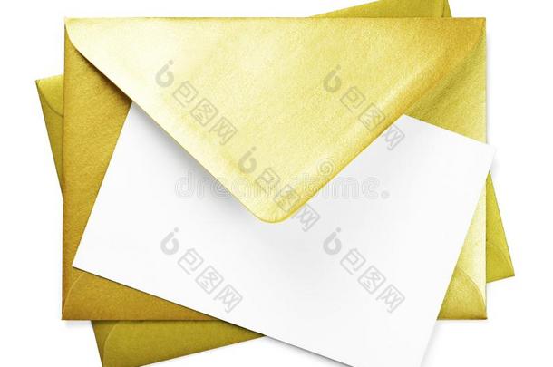 金色的信封和白色的卡片和复制品空间