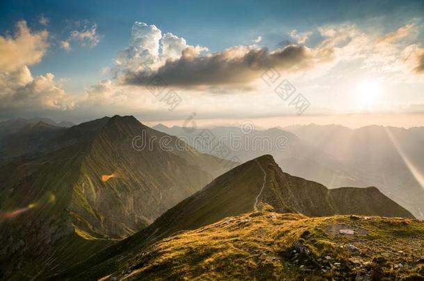 日落向登上尼森和环境山