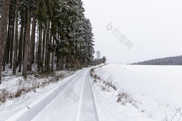 乡村路雪大量的.捷克人乡村