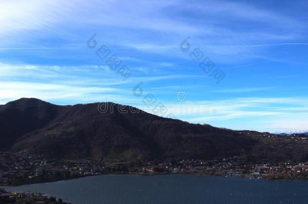 日落山全景画风景地平线建筑物自然湖