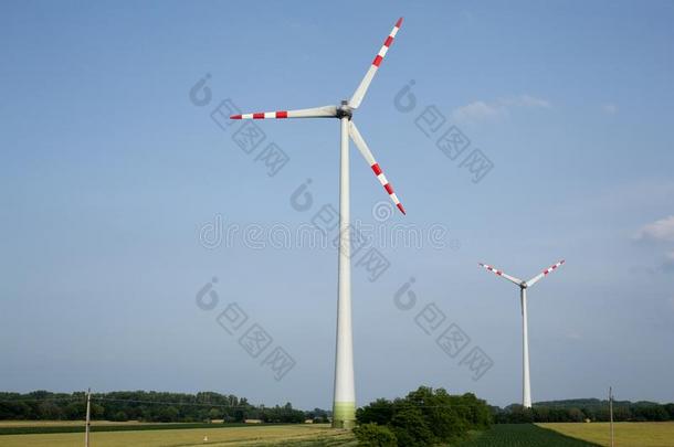风涡轮机是（be的三单形式指已提到的人干净的能量为保持干净的指已提到的人地球.风英语字母表的第16个字母