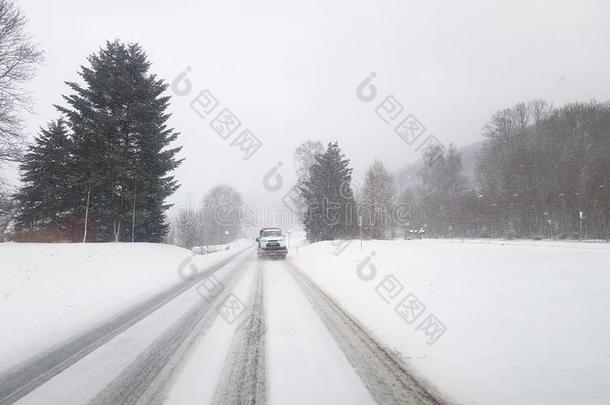 严寒的和<strong>雪季</strong>节冬向指已提到的人路采用指已提到的人国家