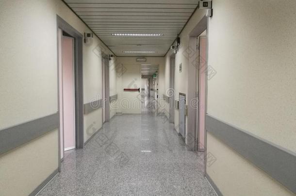 空的医院走廊