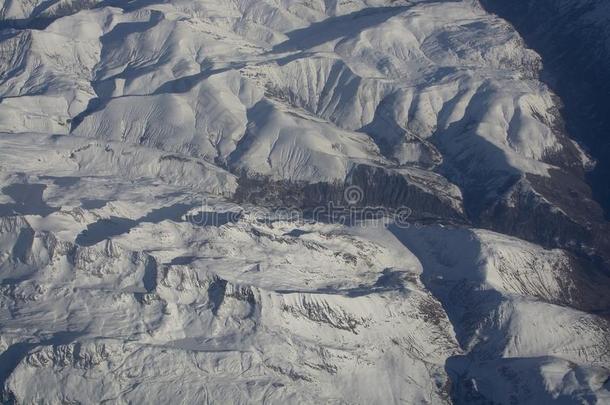 来自瑞士的阿尔卑斯山脉和下雪的山最上等的空气的