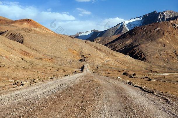帕米尔<strong>高原公路</strong>或帕米尔<strong>高原</strong>skij轨道路采用塔吉克斯坦